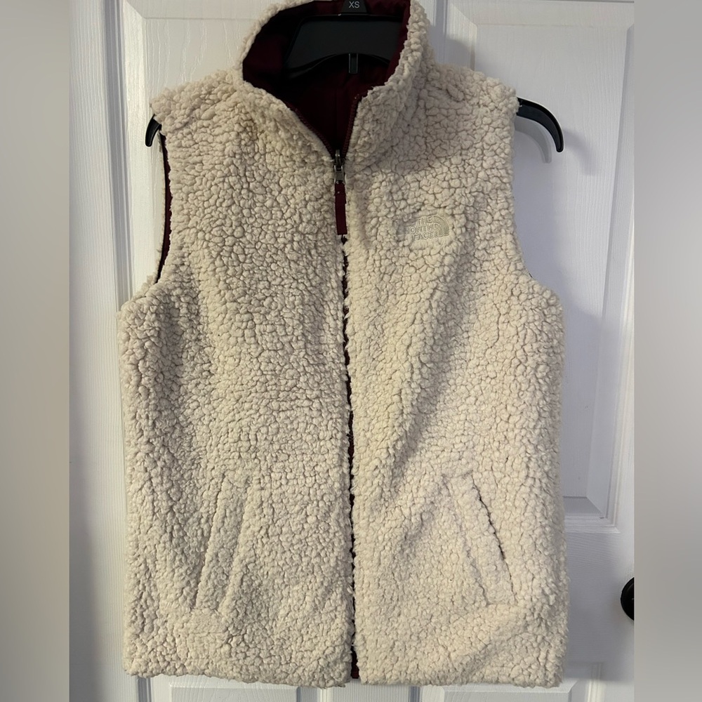 The North Face Merriewood Reversible Vest Women’s Small Maroon Sherpa - Picture 6 of 14